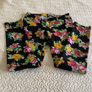 Mudd Black Floral Size 5 Junior Skinny leg pants